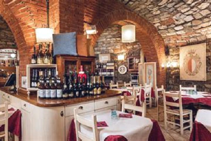 Kinsley, 32 — Escort in Barbarasco, Italy