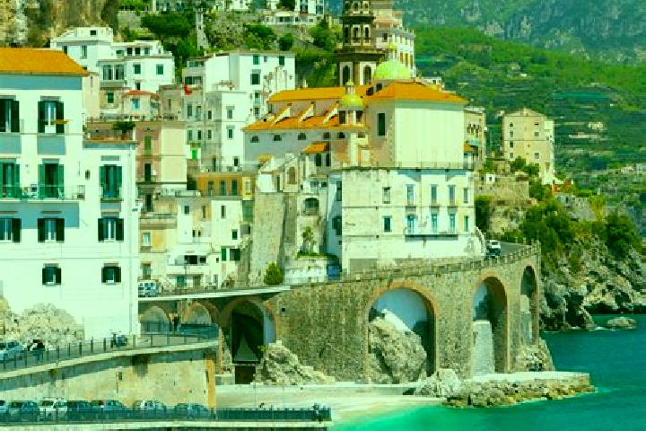 Kinsley, 32 — Escort in Loreglia, Italy