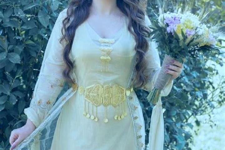 Kinsley, 32 — Escort in Surani, Romania