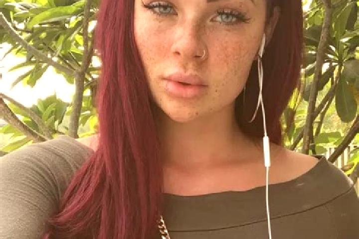 Kinsley, 33, a red grey-eyed european companion based in Tuba. Offering 69, Couples, Domination. Available for incall and outcall, day and evening dates.