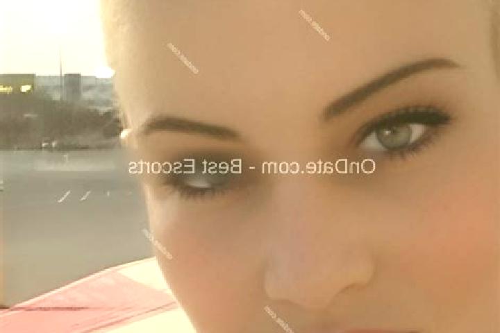 Kinsley, 34 — Escort in Yorkshire, United States