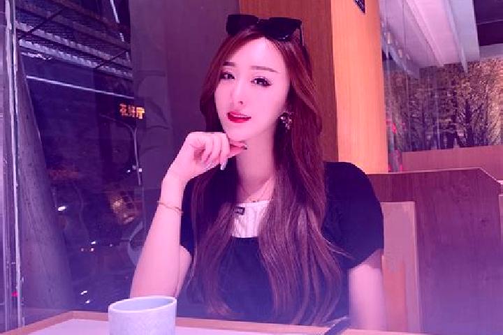 Kinsley, 35 — Escort in Huangmaoyuan, China