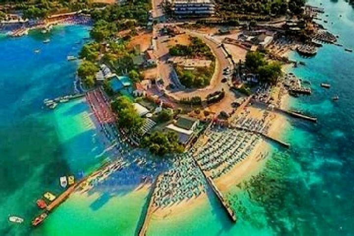 Kinsley, 36 — Escort in Ksamil, Albania
