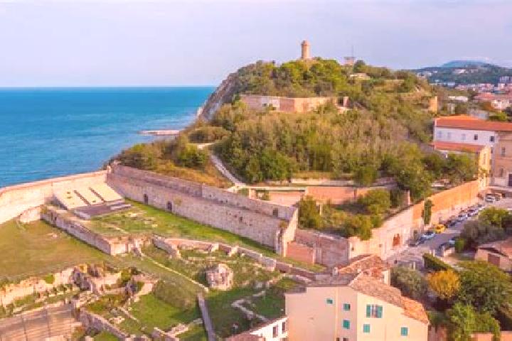 Kinsley, 38 — Escort in Sant Elpidio a Mare, Italy