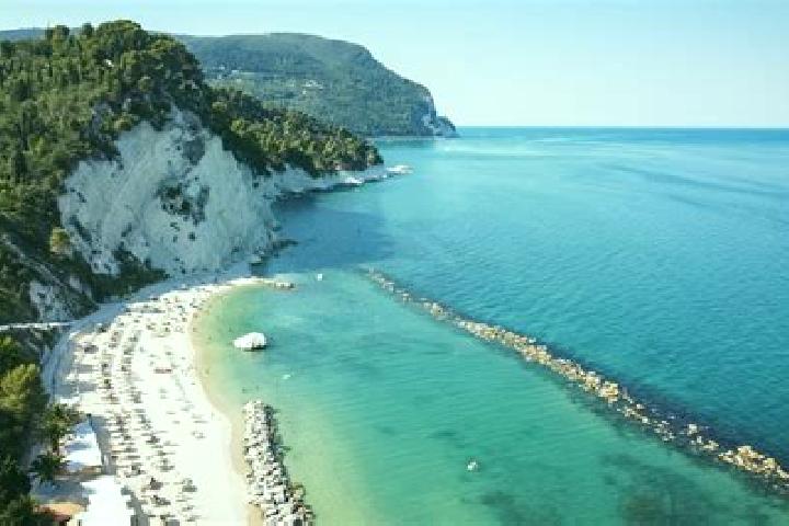 Kinsley, 39 — Escort in Agugliano, Italy