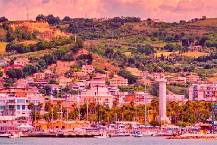 Kinsley, 39 — Escort in Castenaso, Italy