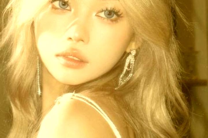 Layla, 20, a blonde blue-eyed asian companion based in Xoloateno. Offering GFE, Domination, Duos, Erotic Massage. Available for incall and outcall, day and e...