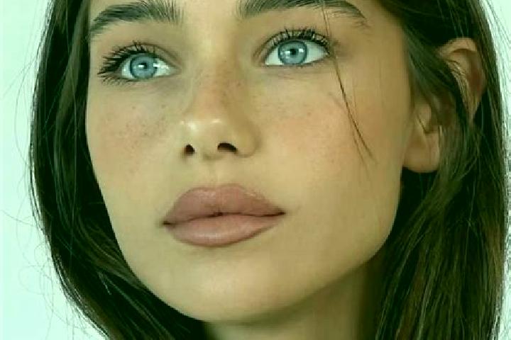 Layla, 20, a brunette grey-eyed european companion based in Ebikro-Ndakro. Offering Dinner Date, Travel Companion, Girlfriend Experience. Available for incal...