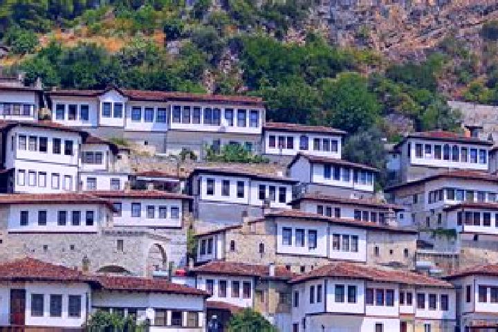 Layla, 20 — Escort in Kuman, Albania