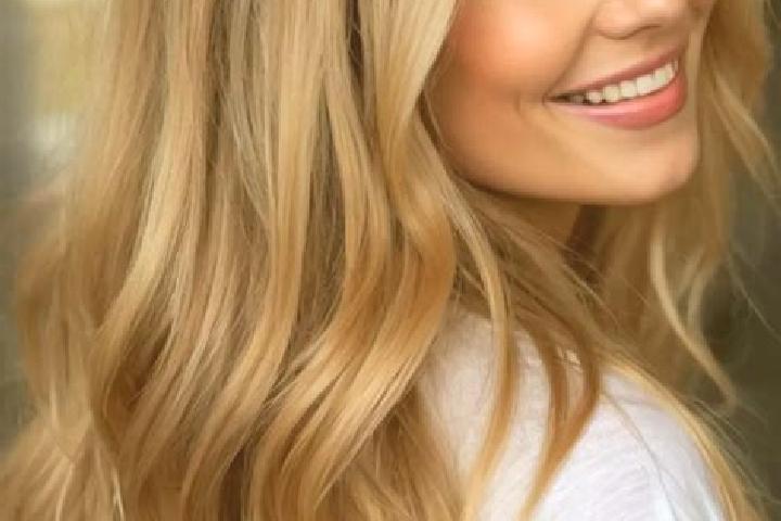 Layla, 21, a blonde hazel-eyed slavic companion based in Gageni. Offering OWO, Tantra. Available for incall and outcall, overnight bookings available.