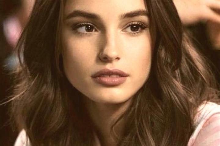 Layla, 21, a red brown-eyed middle eastern companion based in Marielyst. Offering Duos, Prostate Massage, Girlfriend Experience, OWO, Party Girl. Available f...
