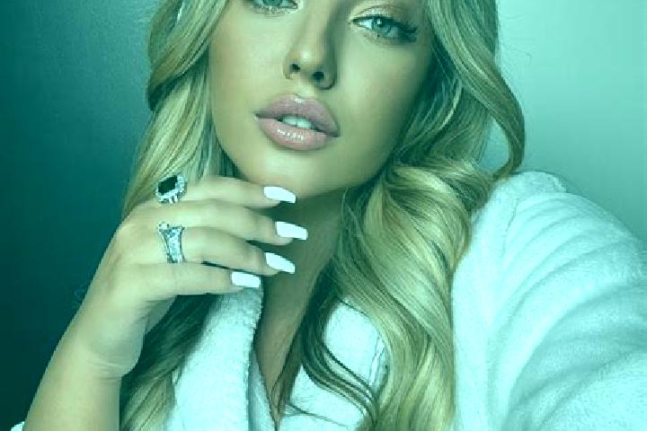 Layla, 21 — Escort in Haubourdin, France