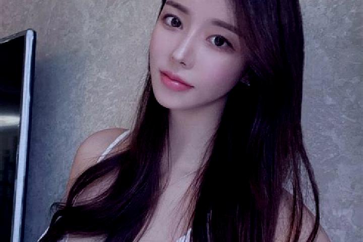 Layla, 21 — Escort in Huangqu, China