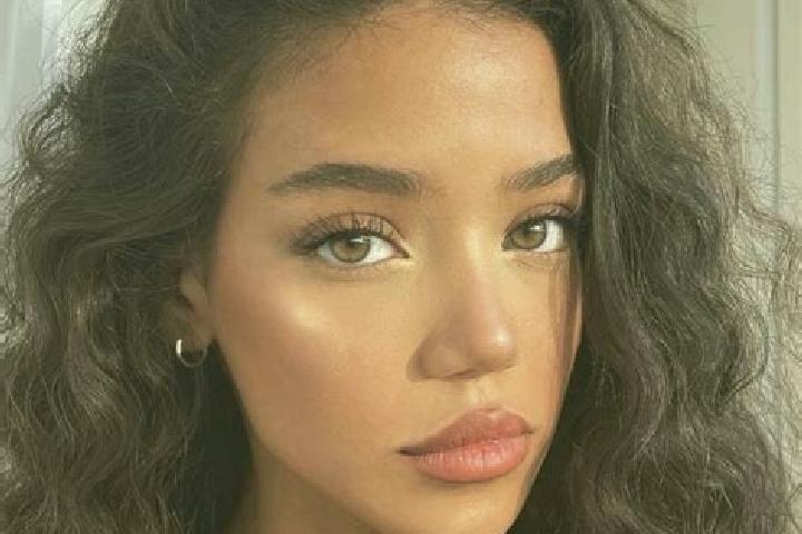 Layla, 22, a black brown-eyed european companion based in Hounde. Offering Overnight, Couples, Girlfriend Experience, CIM, GFE. Available for incall and outc...