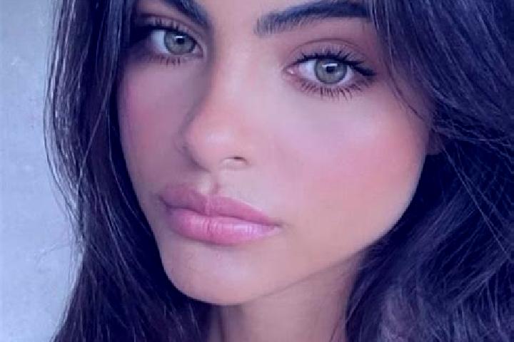 Layla, 22, a black hazel-eyed latina companion based in Statham. Offering Massage, Prostate Massage, Roleplay, CIM. Available for incall and outcall, overnig...