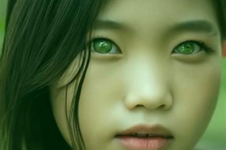 Layla, 22, a chestnut green-eyed asian companion based in Tayan. Offering Overnight, Party Girl, GFE. Available for incall and outcall, day and evening dates.