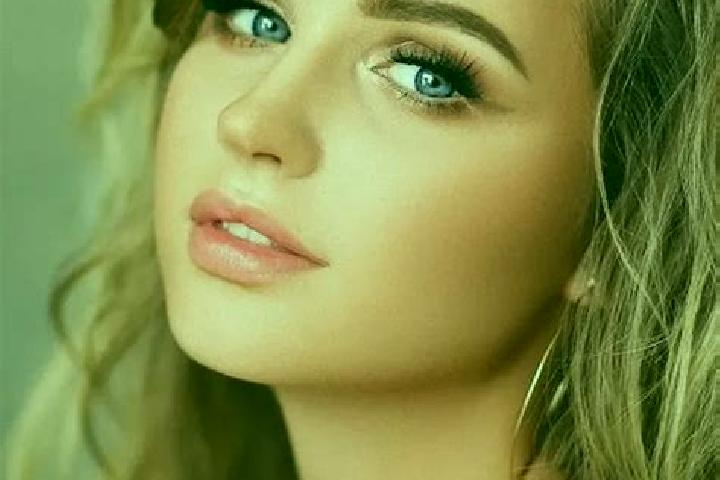 Layla, 22, a dark blonde blue-eyed middle eastern companion based in Cabrero. Offering GFE, Erotic Massage. Available for incall and outcall, day and evening...
