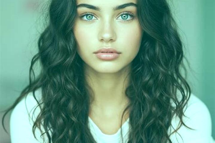Layla, 22, a dark blonde hazel-eyed mediterranean companion based in Arraga. Offering Fetish, Couples, Duos. Available for incall and outcall, day and evenin...