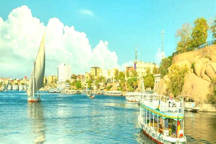 Layla, 22 — Escort in Al Bajur, Egypt