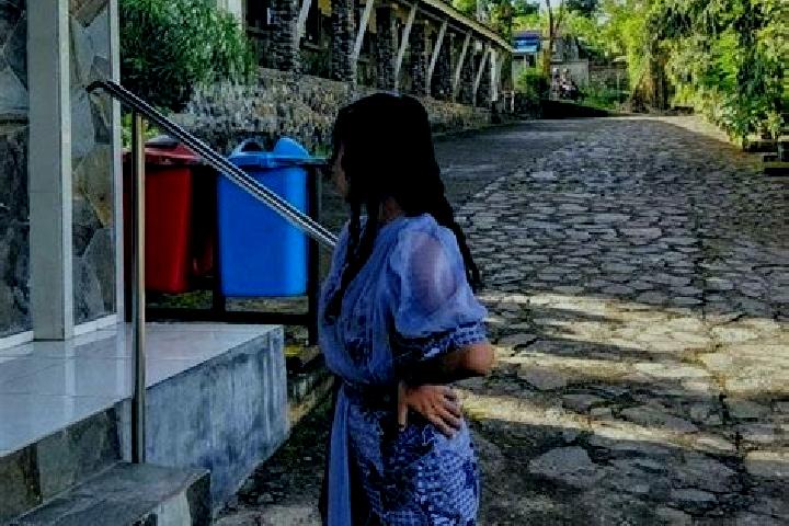 Layla, 22 — Escort in Pineleng, Indonesia
