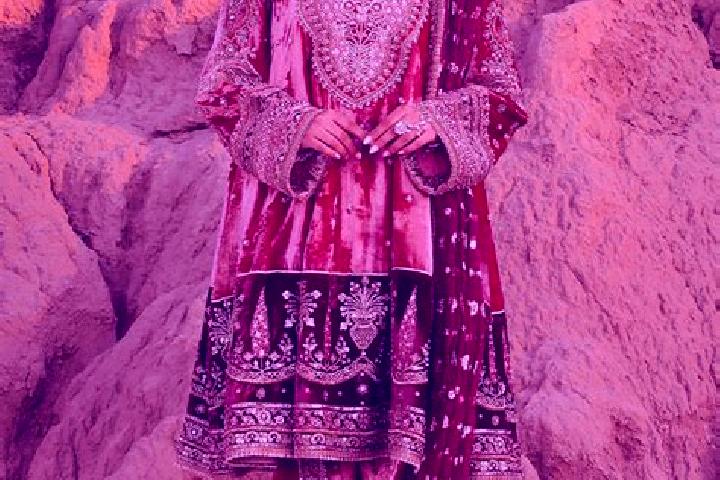 Layla, 23 — Escort in Chak Jhumra, Pakistan