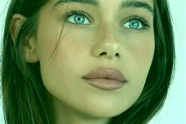Layla, 24, a brunette grey-eyed mixed companion based in Mozambique. Offering GFE, Overnight, Tantra, A-Level. Available for incall and outcall, overnight bo...