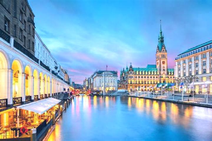 Layla, 24 — Escort in Heimburg, Germany