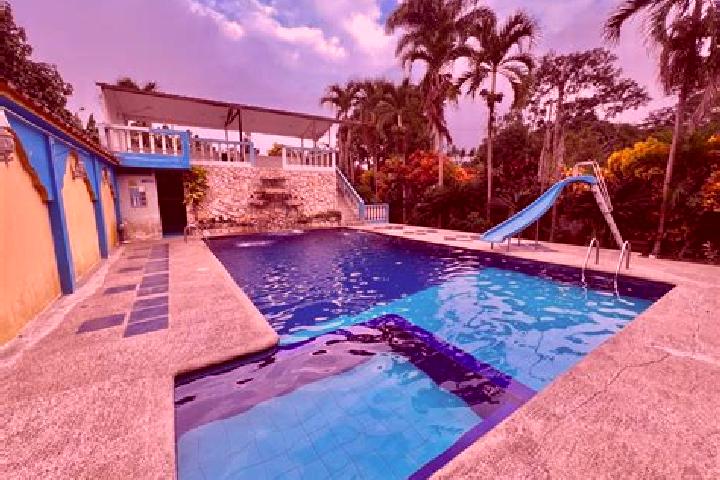 Layla, 24 — Escort in La Avanzada, Ecuador