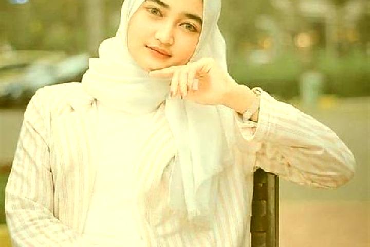 Layla, 24 — Escort in Simpang Pasir, Indonesia
