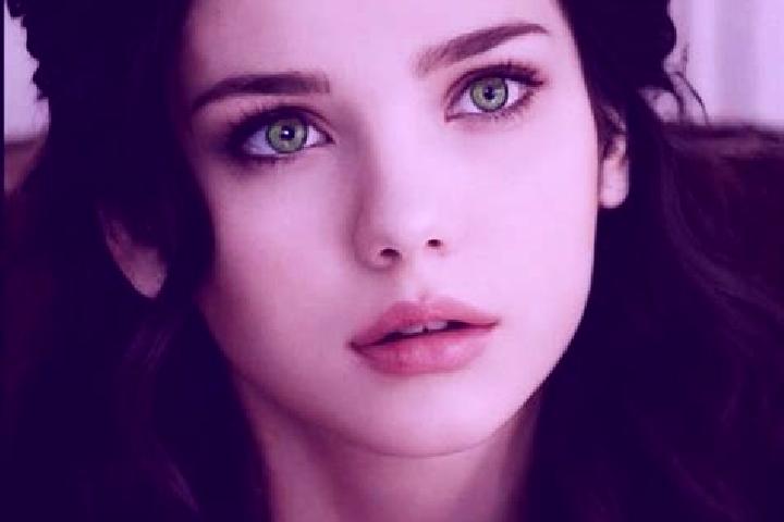 Layla, 25, a auburn green-eyed mediterranean companion based in Irakleion. Offering CIM, OWO, GFE, A-Level. Available for incall and outcall, day and evening...