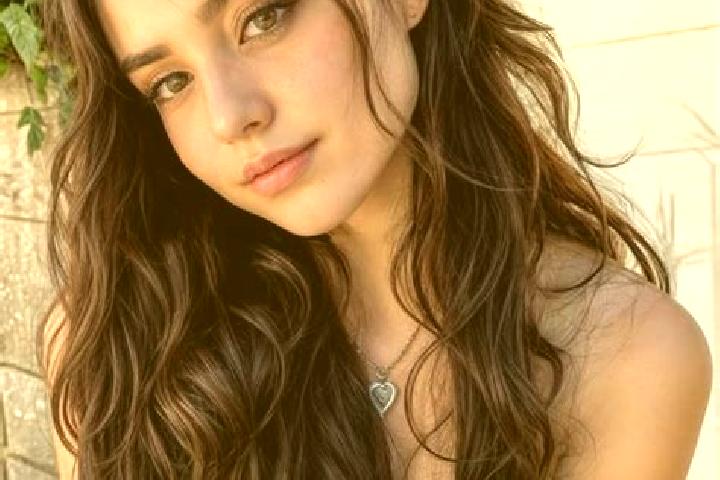 Layla, 25, a auburn hazel-eyed mediterranean companion based in Uhricice. Offering Domination, Girlfriend Experience, Deep French Kissing, Roleplay. Availabl...