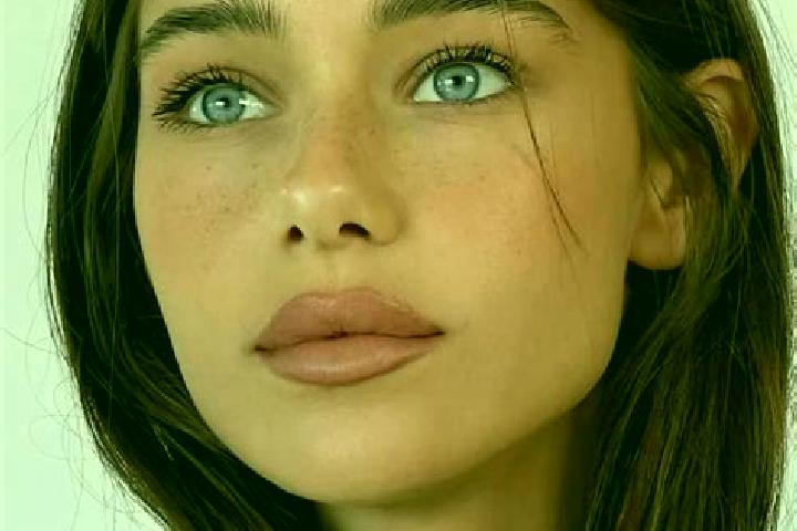Layla, 25, a brunette amber-eyed latina companion based in San Bernardo. Offering Fetish, Deep French Kissing, OWO. Available for incall and outcall, overnig...