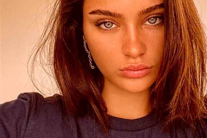 Layla, 25, a brunette dark-eyed mixed companion based in Prundeni. Offering A-Level, Striptease, Domination. Available for incall and outcall, day and evenin...