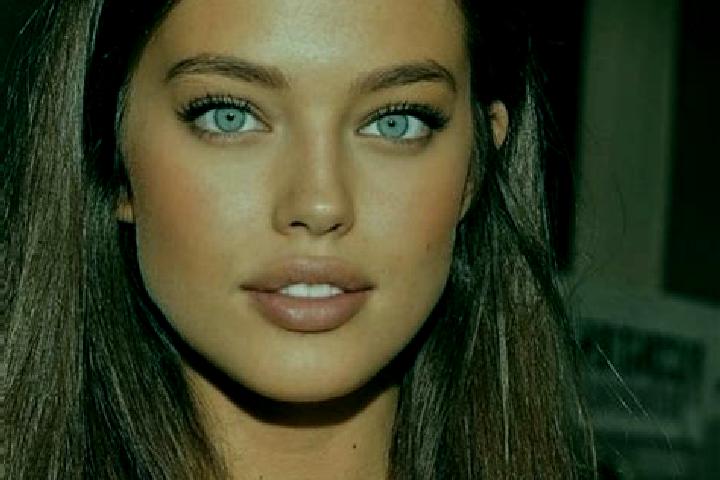 Layla, 25, a chestnut green-eyed caucasian companion based in Baarlo. Offering Party Girl, Prostate Massage, Overnight, Couples. Available for incall and out...