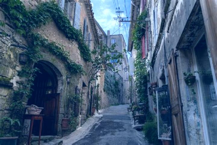 Layla, 25 — Escort in Bonnieux, France
