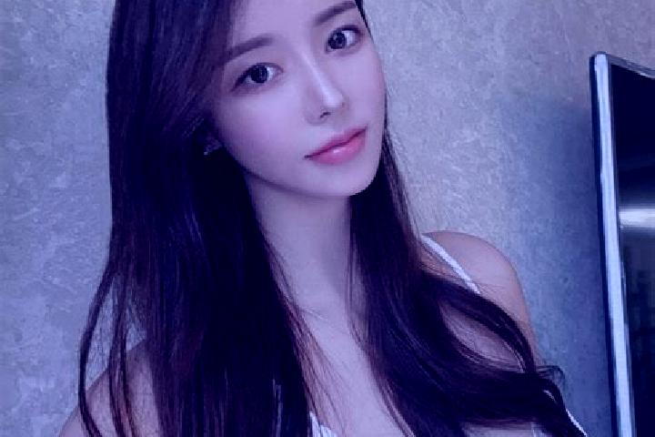 Layla, 25 — Escort in Seieng, Indonesia