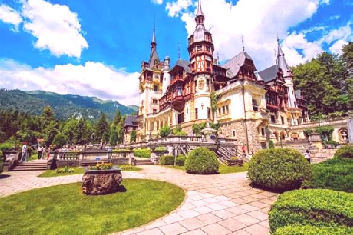 Layla, 25 — Escort in Sinaia, Romania
