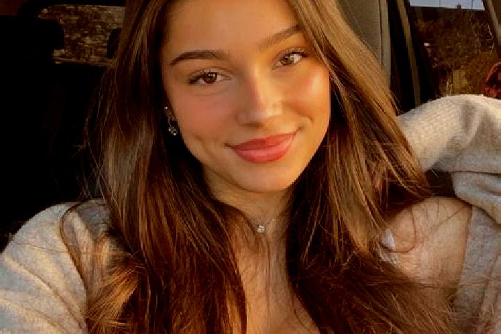 Layla, 26, a brunette blue-eyed latina companion based in Morioka. Offering Dinner Date, Party Girl, Travel Companion, GFE, Roleplay. Available for incall an...