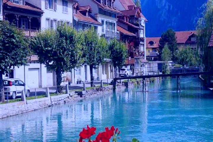 Layla, 26 — Escort in Colla, Switzerland