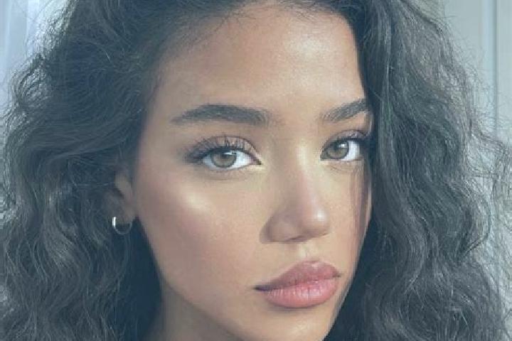 Layla, 27, a black brown-eyed asian companion based in Dziewin. Offering Overnight, Travel Companion, BDSM. Available for incall and outcall, day and evening...