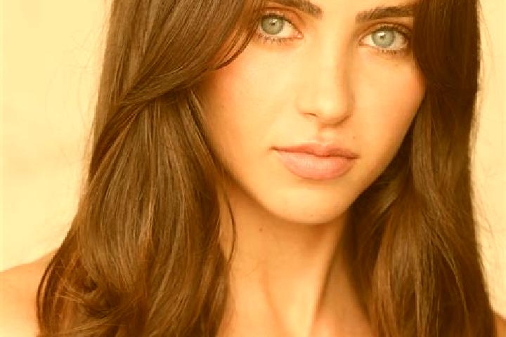 Layla, 28, a auburn brown-eyed indian companion based in Agzikara. Offering Dinner Date, CIM, GFE, 69. Available for incall and outcall, day and evening dates.