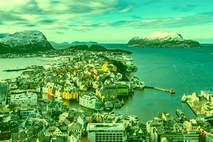 Layla, 28 — Escort in Alesund, Norway