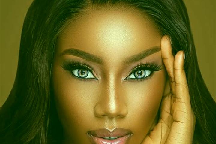 Layla, 29, a chestnut blue-eyed ebony companion based in Beckenham. Offering Striptease, 69, Prostate Massage, GFE. Available for incall and outcall, overnig...