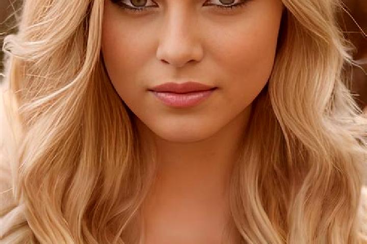Layla, 30, a blonde grey-eyed indian companion based in Azuga. Offering GFE, Deep French Kissing, A-Level, CIM. Available for incall and outcall, overnight b...