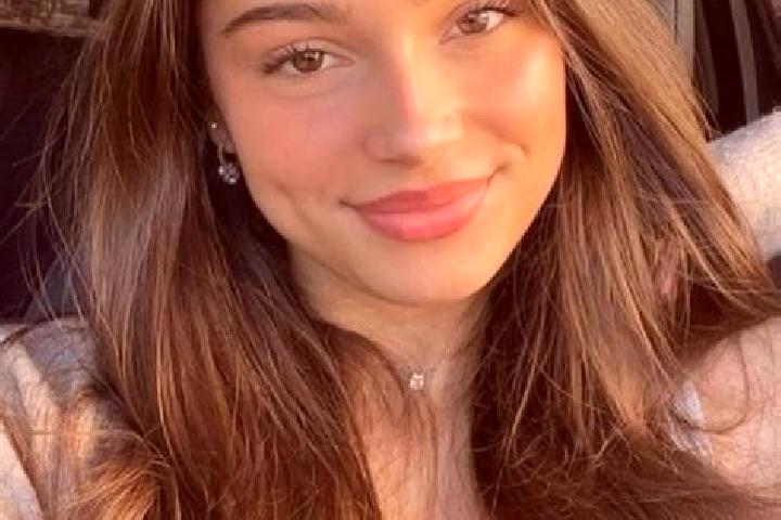 Layla, 30, a brunette hazel-eyed caucasian companion based in Camisano Vicentino. Offering Erotic Massage, Travel Companion. Available for incall and outcall...