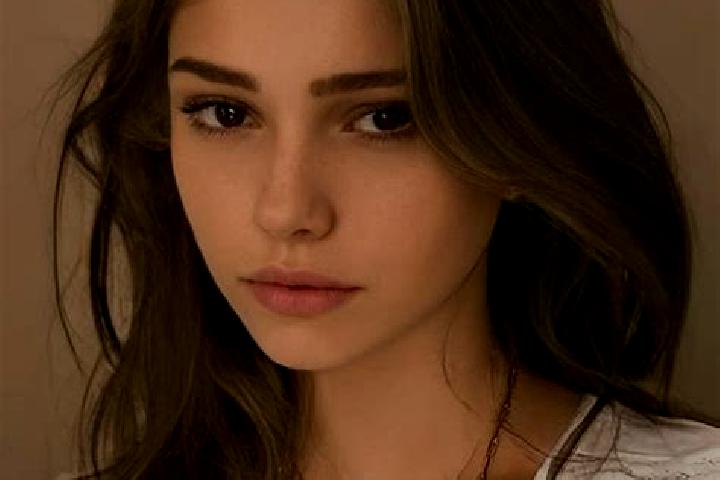 Layla, 30, a chestnut grey-eyed slavic companion based in Pomezia. Offering 69, Couples, GFE, BDSM. Available for incall and outcall, day and evening dates.