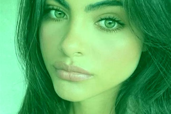 Layla, 30, a chestnut hazel-eyed caucasian companion based in Buzo. Offering Overnight, 69, Duos. Available for incall and outcall, day and evening dates.
