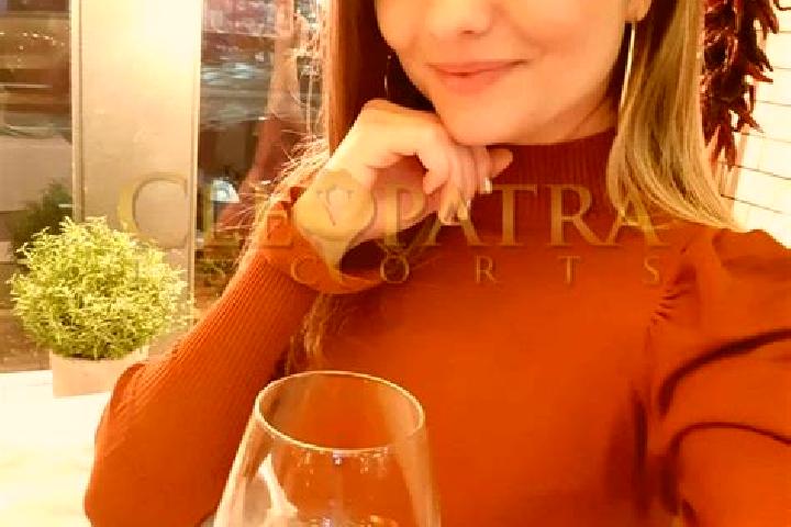 Layla, 30, a red grey-eyed mediterranean companion based in Romsey. Offering BDSM, Fetish, OWO, GFE. Available for incall and outcall, day and evening dates.