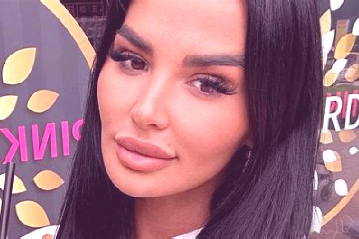 Layla, 30 — Escort in Tisice, Czech Republic