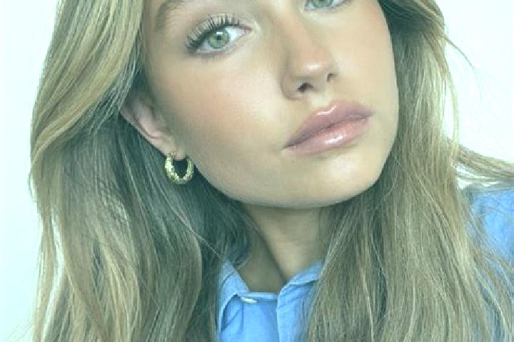 Layla, 31, a dark blonde green-eyed european companion based in Thenhippalam. Offering Fetish, Dinner Date, Erotic Massage, CIM, Domination. Available for in...